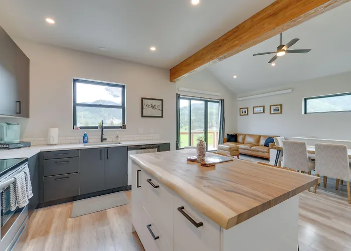 Quiet Hideaway W/ Panoramic Mountain Views! *